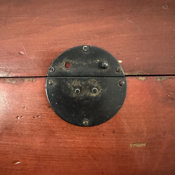 Pottery Barn Trinket Storage Box Antiqued Lacquered Red Wood with Damaged Lock - Picture 8 of 8